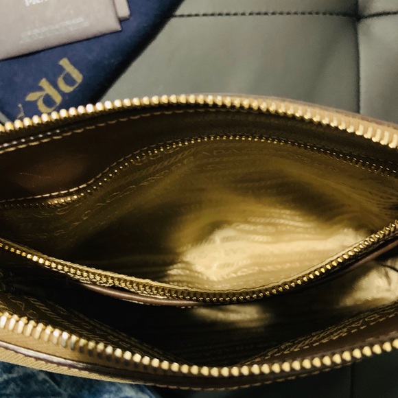 🚫SOLD🚫Authentic PRADA Crossbody Bag - Picture 2 of 6